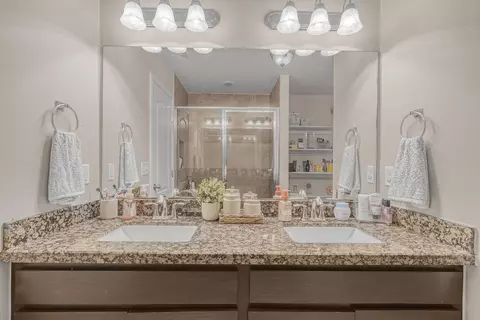 Bath - 6114 Servando Dr, Laredo, TX 78046 photo 4 of 4