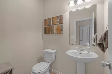Bath - 6114 Servando Dr, Laredo, TX 78046 photo 1 of 4