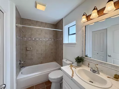 Bath - 3211 Windfall Rd, Laredo, TX 78045 photo 10 of 10