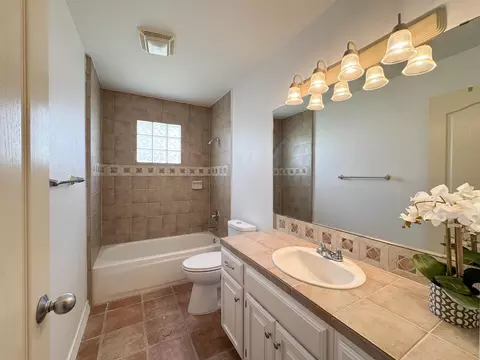 Bath - 3211 Windfall Rd, Laredo, TX 78045 photo 9 of 10