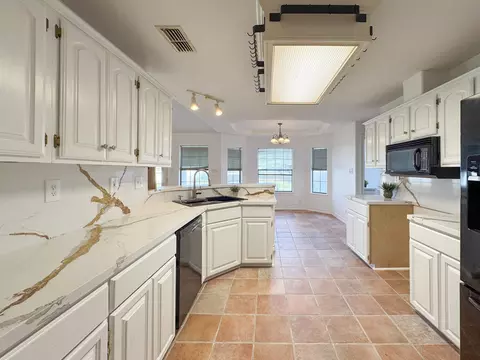 Kitchen - 3211 Windfall Rd, Laredo, TX 78045 photo 4 of 5
