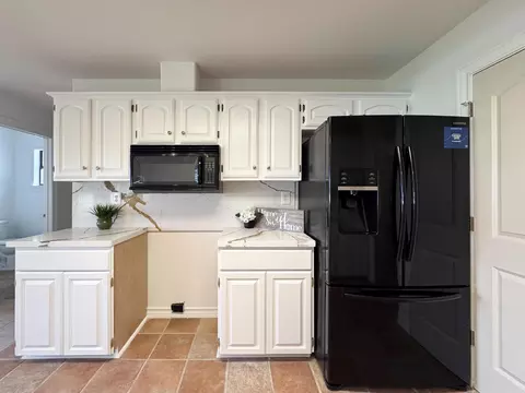 Kitchen - 3211 Windfall Rd, Laredo, TX 78045 photo 5 of 5