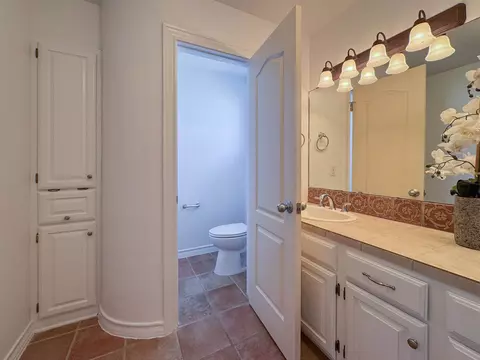 Bath - 3211 Windfall Rd, Laredo, TX 78045 photo 8 of 10