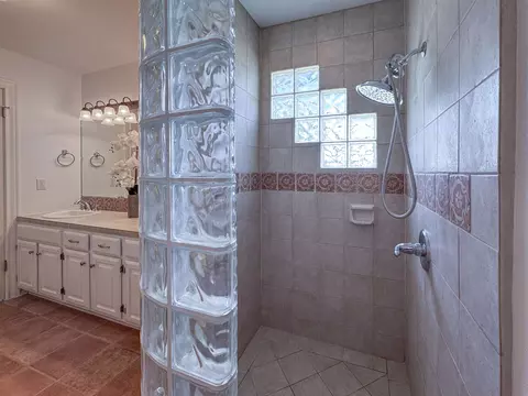 Bath - 3211 Windfall Rd, Laredo, TX 78045 photo 7 of 10