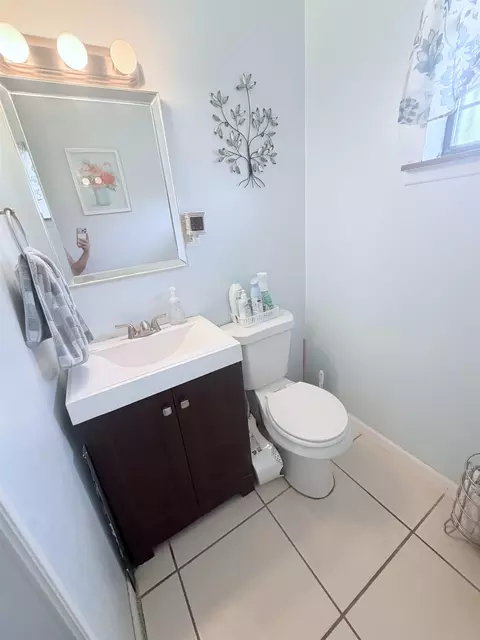 Bath - 138 Ceniso Lp, Laredo, TX 78046 photo 2 of 2