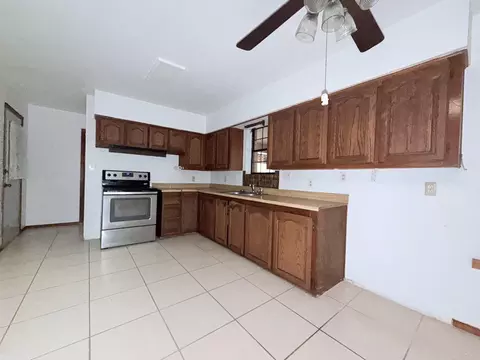 Kitchen - 138 Ceniso Lp, Laredo, TX 78046 photo 1 of 2