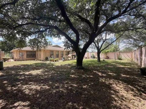 Exterior - 138 Ceniso Lp, Laredo, TX 78046 photo 5 of 6