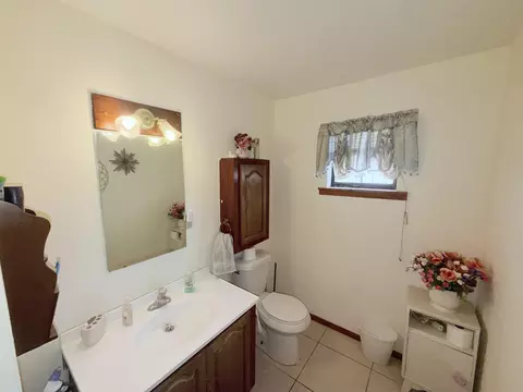 Bath - 138 Ceniso Lp, Laredo, TX 78046 photo 1 of 2