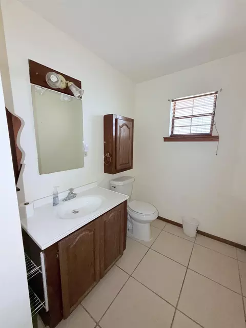 Bath - 138 Ceniso Lp, Laredo, TX 78046 photo 1 of 1