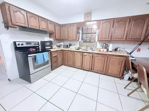 Kitchen - 138 Ceniso Lp, Laredo, TX 78046 photo 2 of 2