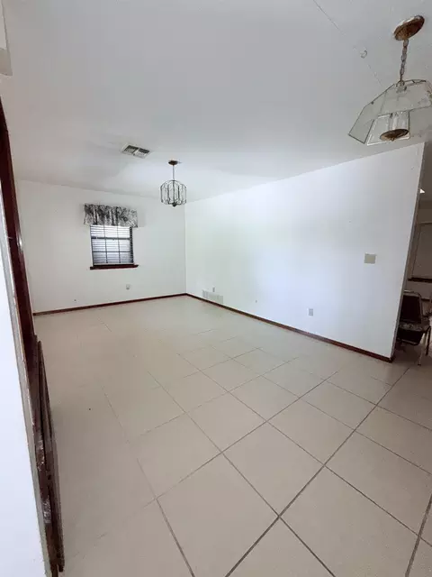 Living - 138 Ceniso Lp, Laredo, TX 78046 photo 1 of 2