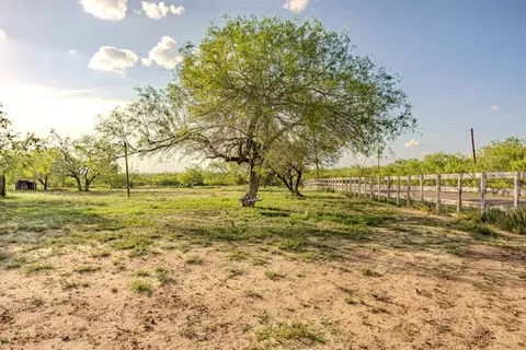 122 Pearson Moss Ln, Laredo, TX 78045 photo 10