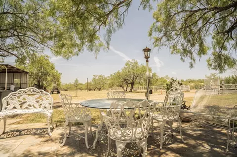 122 Pearson Moss Ln, Laredo, TX 78045 photo 3
