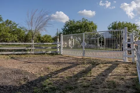 122 Pearson Moss Ln, Laredo, TX 78045 photo 8