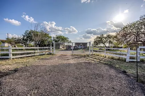 122 Pearson Moss Ln, Laredo, TX 78045 photo 7