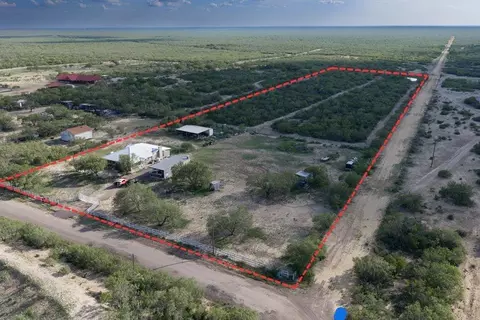 122 Pearson Moss Ln, Laredo, TX 78045 photo 2