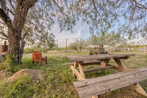 122 Pearson Moss Ln, Laredo, TX 78045 photo 9