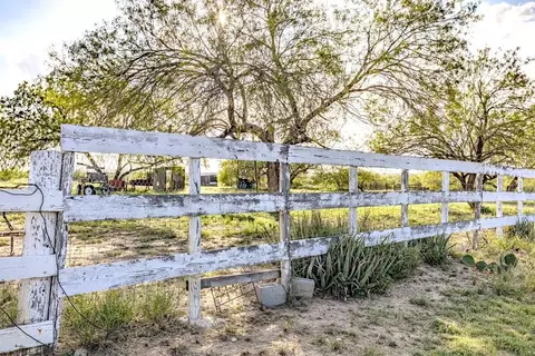 122 Pearson Moss Ln, Laredo, TX 78045 photo 5