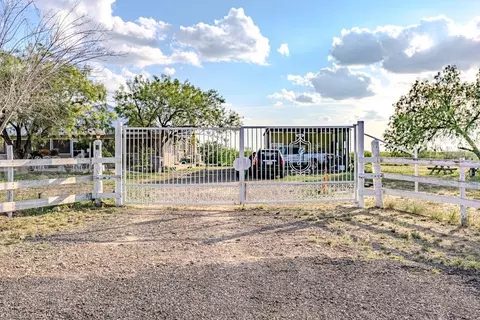 122 Pearson Moss Ln, Laredo, TX 78045 photo 11