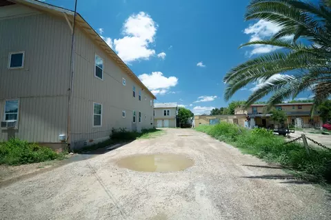 Exterior - 2002 Aldama St, Laredo, TX 78043 photo 2 of 6