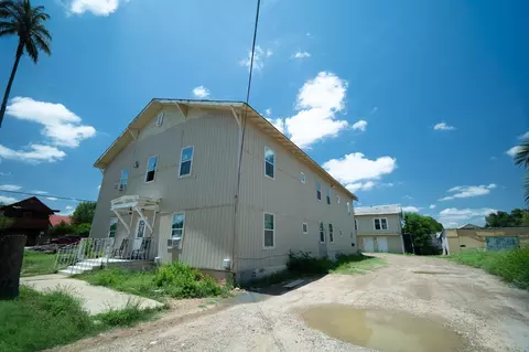 Exterior - 2002 Aldama St, Laredo, TX 78043 photo 4 of 6
