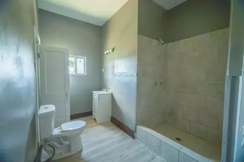 Bath - 2002 Aldama St, Laredo, TX 78043 photo 1 of 2