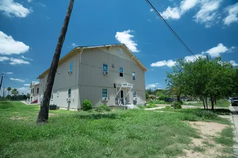 Exterior - 2002 Aldama St, Laredo, TX 78043 photo 5 of 6