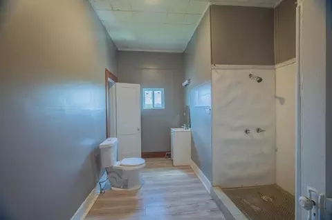 Bath - 2002 Aldama St, Laredo, TX 78043 photo 2 of 2