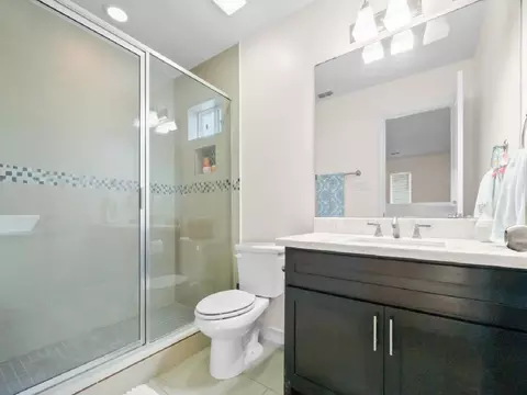 Bath - 7914 Elka Lp, Laredo, TX 78045 photo 2 of 3