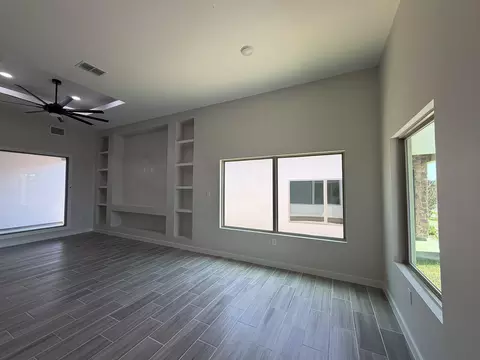 1016 Noyola Loop, Laredo, TX 78046 photo 2