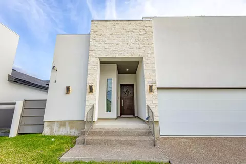 Exterior - 511 Prado Dr, Laredo, TX 78045 photo 4 of 6