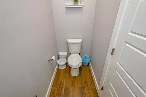Bath - 511 Prado Dr, Laredo, TX 78045 photo 6 of 7