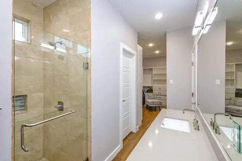 Bath - 511 Prado Dr, Laredo, TX 78045 photo 5 of 7