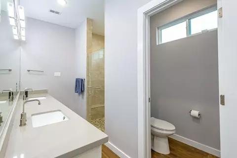 Bath - 511 Prado Dr, Laredo, TX 78045 photo 4 of 7