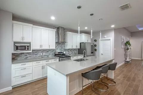 Kitchen - 511 Prado Dr, Laredo, TX 78045 photo 3 of 5