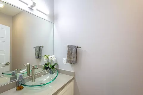 Bath - 511 Prado Dr, Laredo, TX 78045 photo 7 of 7