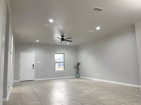 Living - 5801 Moses Lp, Laredo, TX 78046 photo 3 of 4