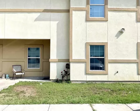 1014 Ranchway Dr #A2, Laredo, TX 78045