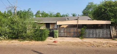 902 Laredo Ave, Zapata, TX 78076