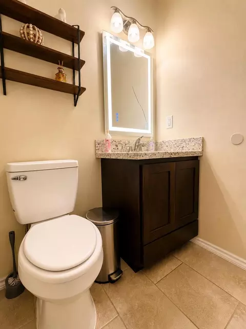 Bath - 1020 Larvotto Lp, Laredo, TX 78045 photo 2 of 4