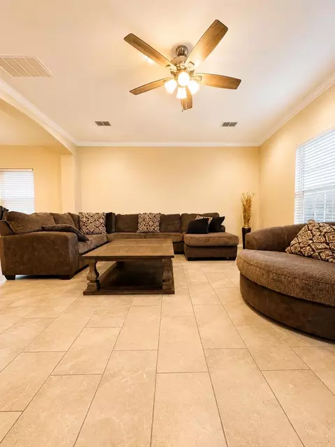 Living - 1020 Larvotto Lp, Laredo, TX 78045 photo 1 of 1
