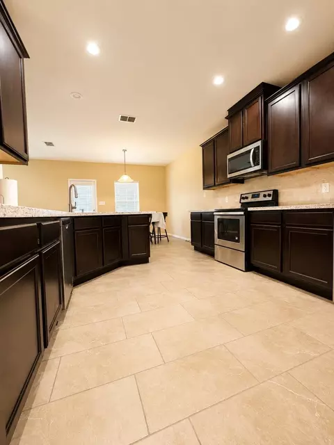 Kitchen - 1020 Larvotto Lp, Laredo, TX 78045 photo 3 of 6