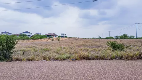 3302 Cuatro Vientos Rd, Laredo, TX 78046