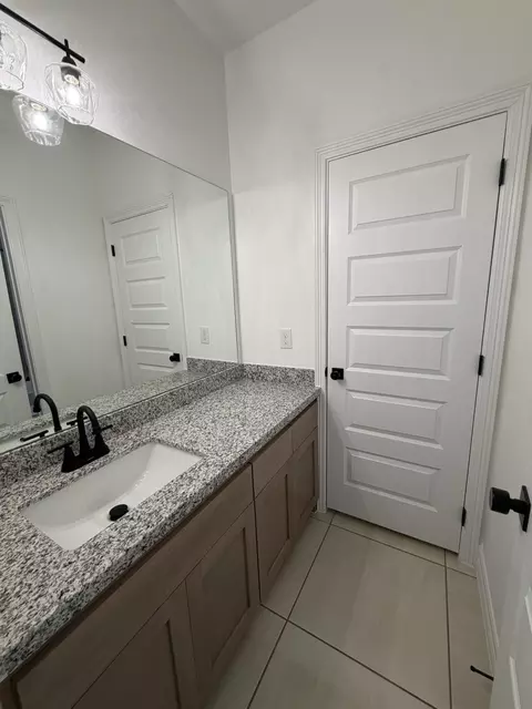 Bath - 5419 Lone Star Loop, Laredo, TX 78046 photo 1 of 4