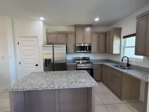 Kitchen - 5419 Lone Star Loop, Laredo, TX 78046 photo 2 of 2