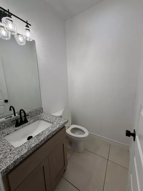 Bath - 5419 Lone Star Loop, Laredo, TX 78046 photo 3 of 4
