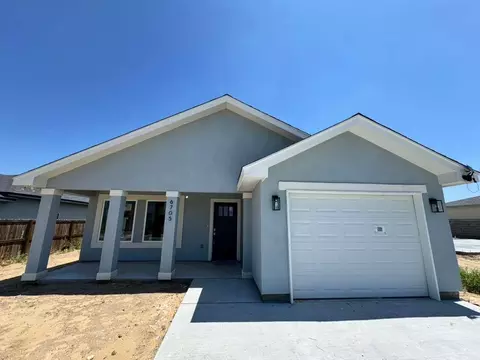6705 El Jinete Dr, Laredo, TX 78046