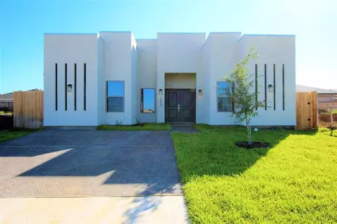 1009 La Muralla St, Laredo, TX 78046