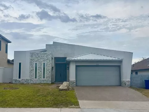 203 Desert Palm Dr, Laredo, TX 78041