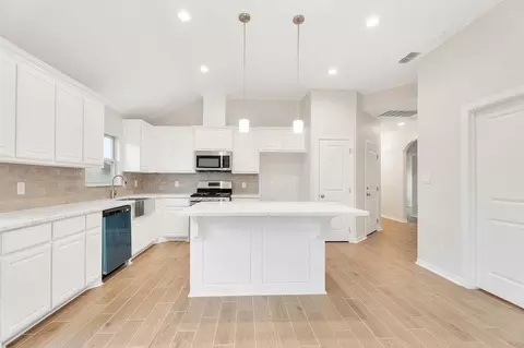 Kitchen - 5403 Brahman Ln, Laredo, TX 78046 photo 1 of 2